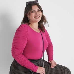 NWT Fitted Rouched 3/4 Sleeve Crew Neck